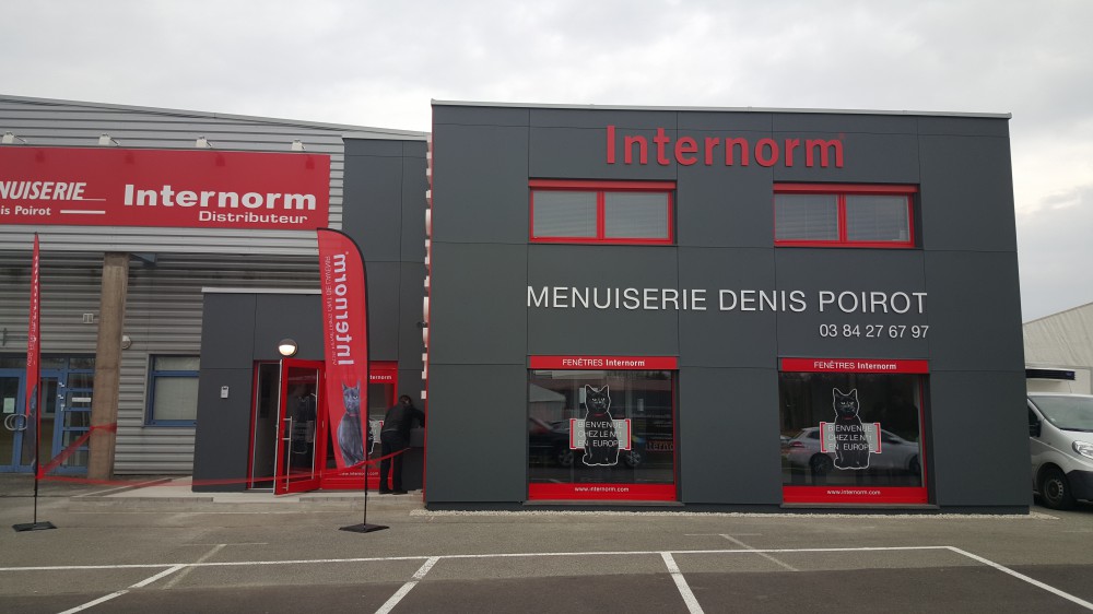 Nouveau showroom nouvelle faàade Vincent Prétot Menuiserie à Lachapelle -Sous-Rougemont