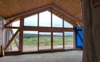 Chantier de construction neuve Fenêtre INTERNORM en bois alu et PVC alu à Semondans